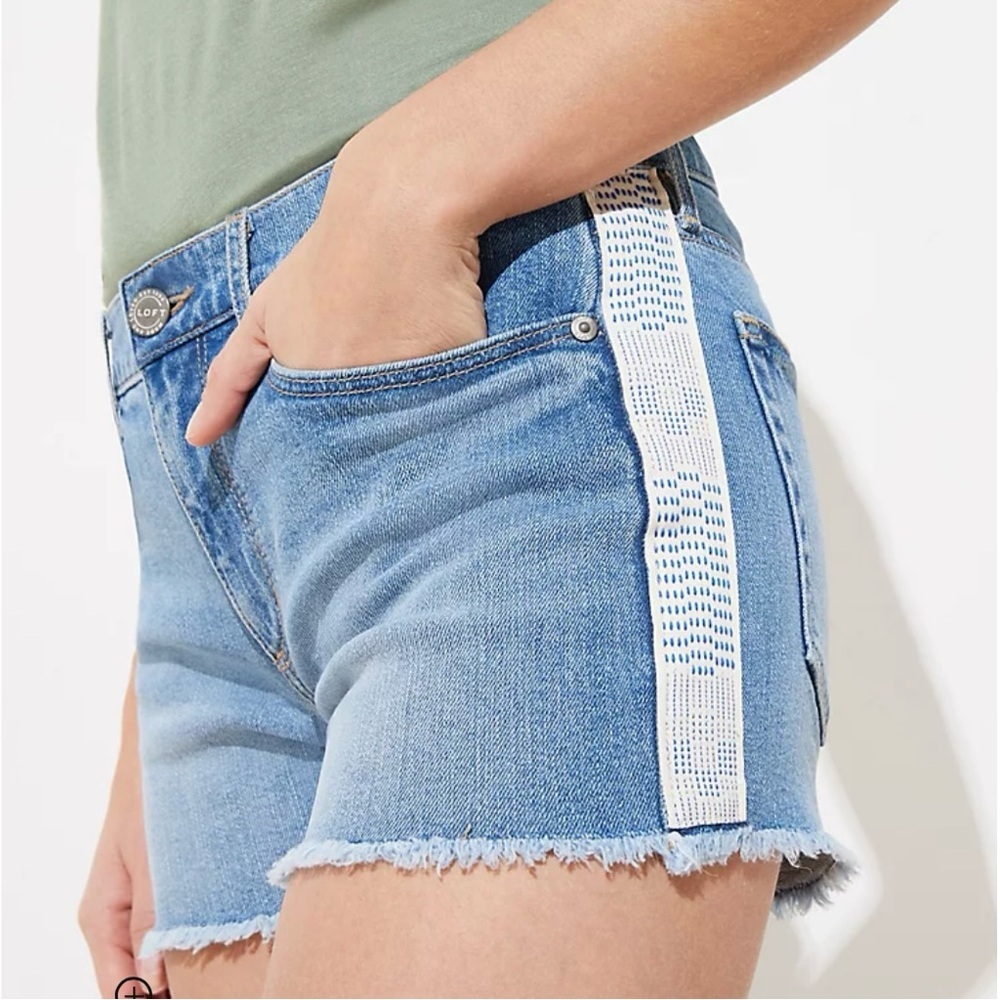 NWT! LOFT Side Stripe Denim Cut Off Shorts, Vivid Mid Indigo Wash, Size 32 / 14